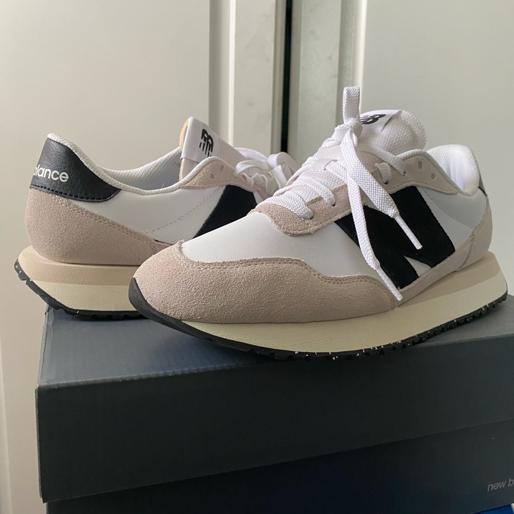 NEW BALANCE SHOE